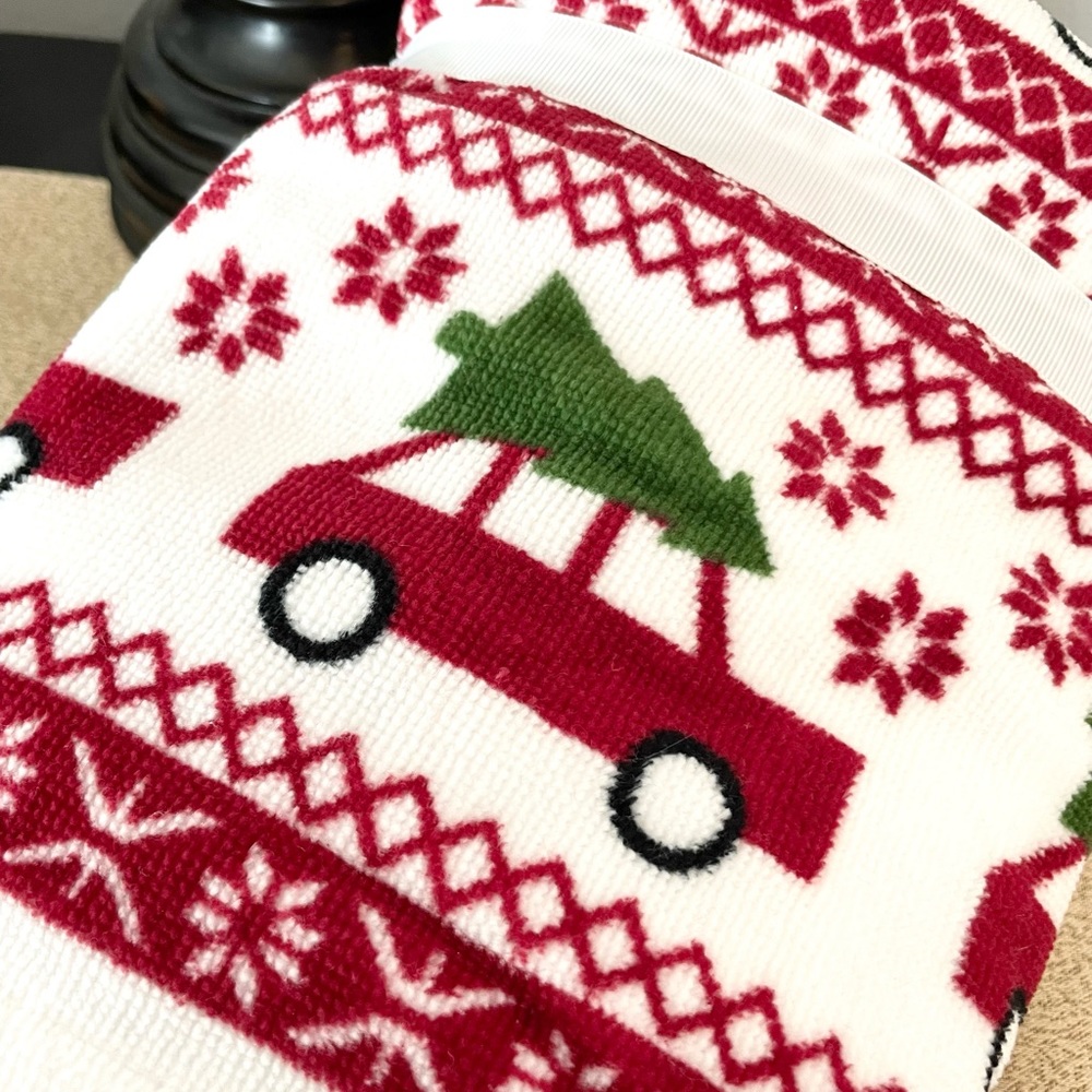 New SET OF 2 CHRISTMAS TREE/FARM TRUCK Hand Towels - Picture 3 of 5
